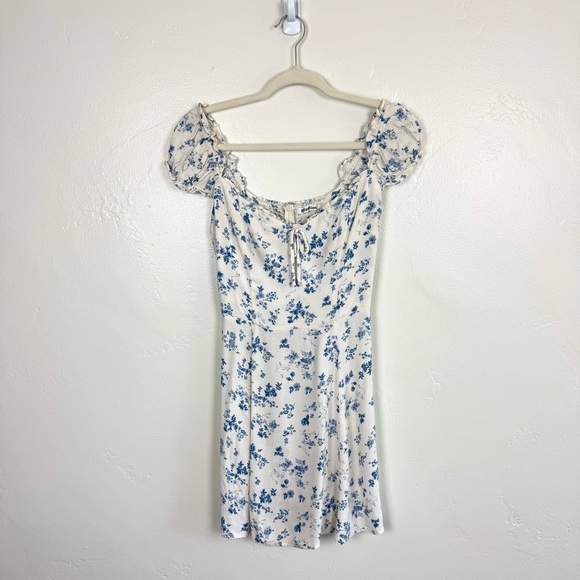 Reformation Dresses & Skirts - Reformation White Blue Floral Mini Dress Puff Sleeve Cottagecore Milkmaid Size 4